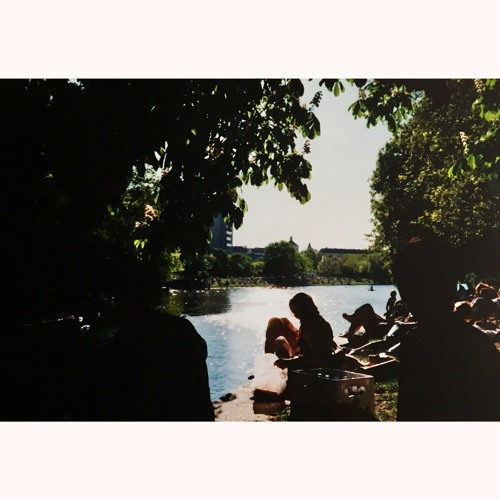 „When you look to the sea, do your eyes change?“
