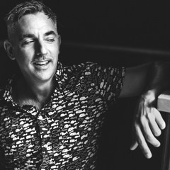 Tim Murphy lit un extrait de son livre, Christodora, en français