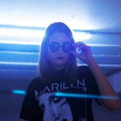 PREMIERE - Mila Dietrich - Surenchere Paranoiaque