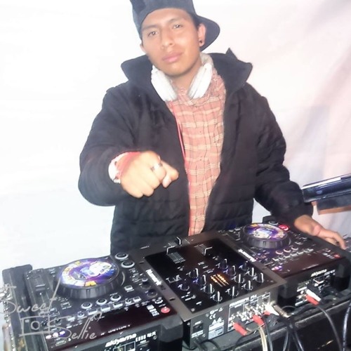 ZEUZ DJ REMIX FT MAC MIX JR SALGOLQUI CITY