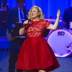 Kelly Clarkson - LIVE - Hard Candy Christmas By Dolly Parton