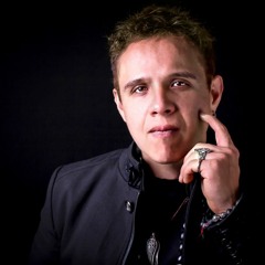 Locutor y productor.