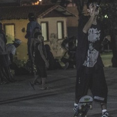 skate de madrugada me faz voar em ruas vazias (a venda)