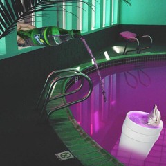 Un verre de cocktail violet, parfum sirop contre la toux.