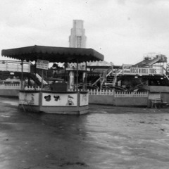 Childhood games; playing on Second World War bomb sites; street parties (SA 50/33/1 Track 2)