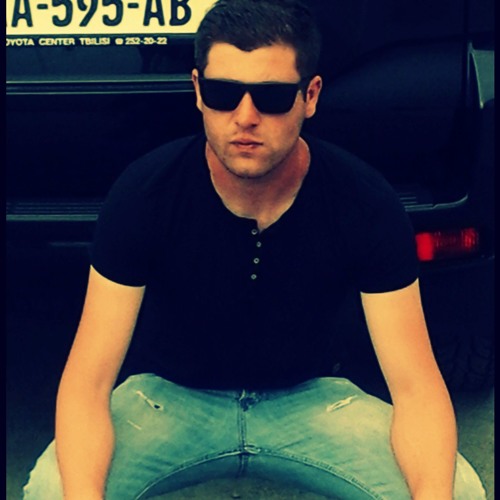 Konoba - On Our Knees (feat. R.O)