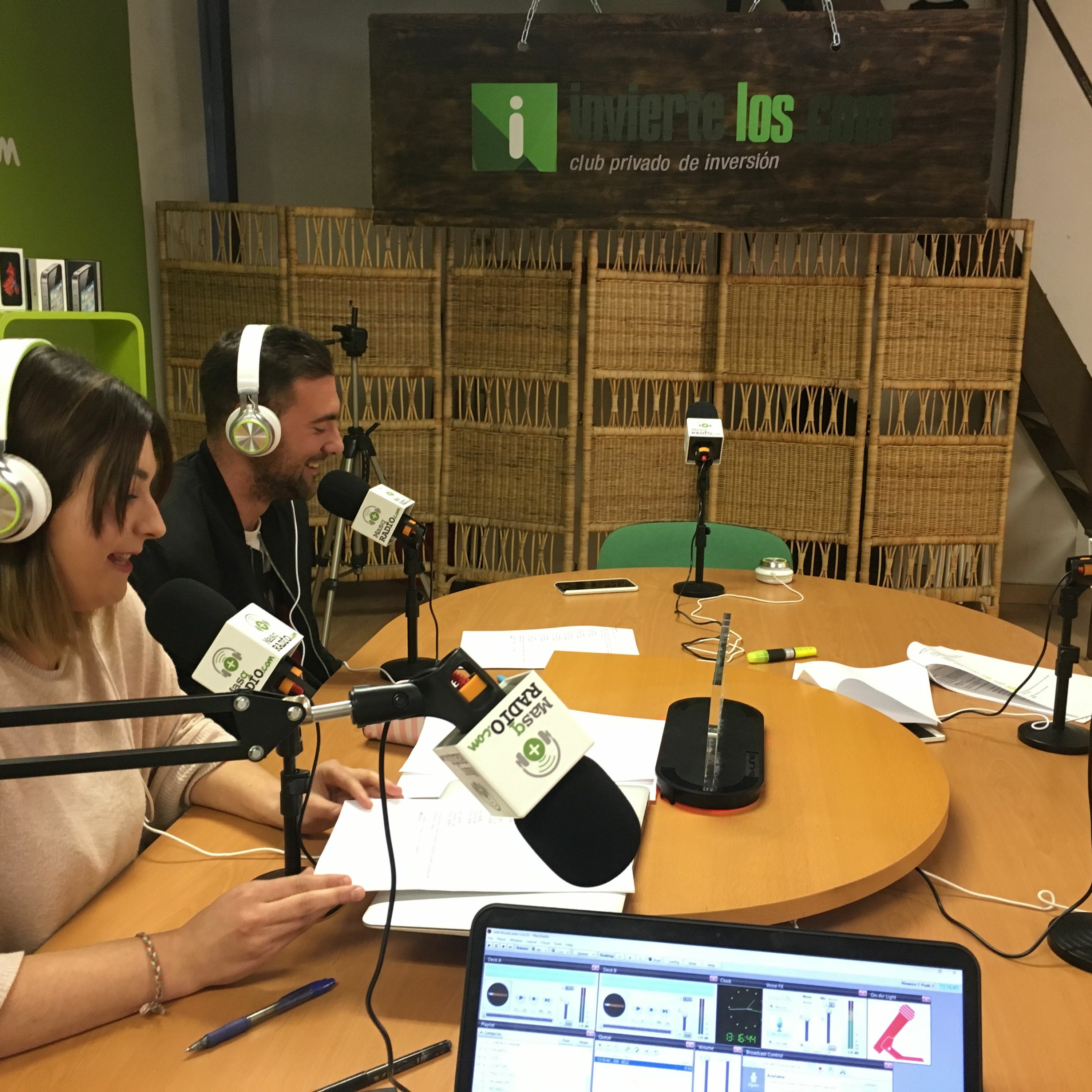 LOS BECARIOS DE MAS QUE UNA RADIO.