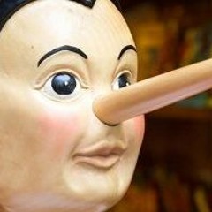 Gazeteciler yalancıya yalancı demeli mi?