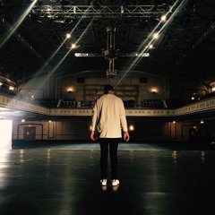 Walls - QuinnXCII (iD)