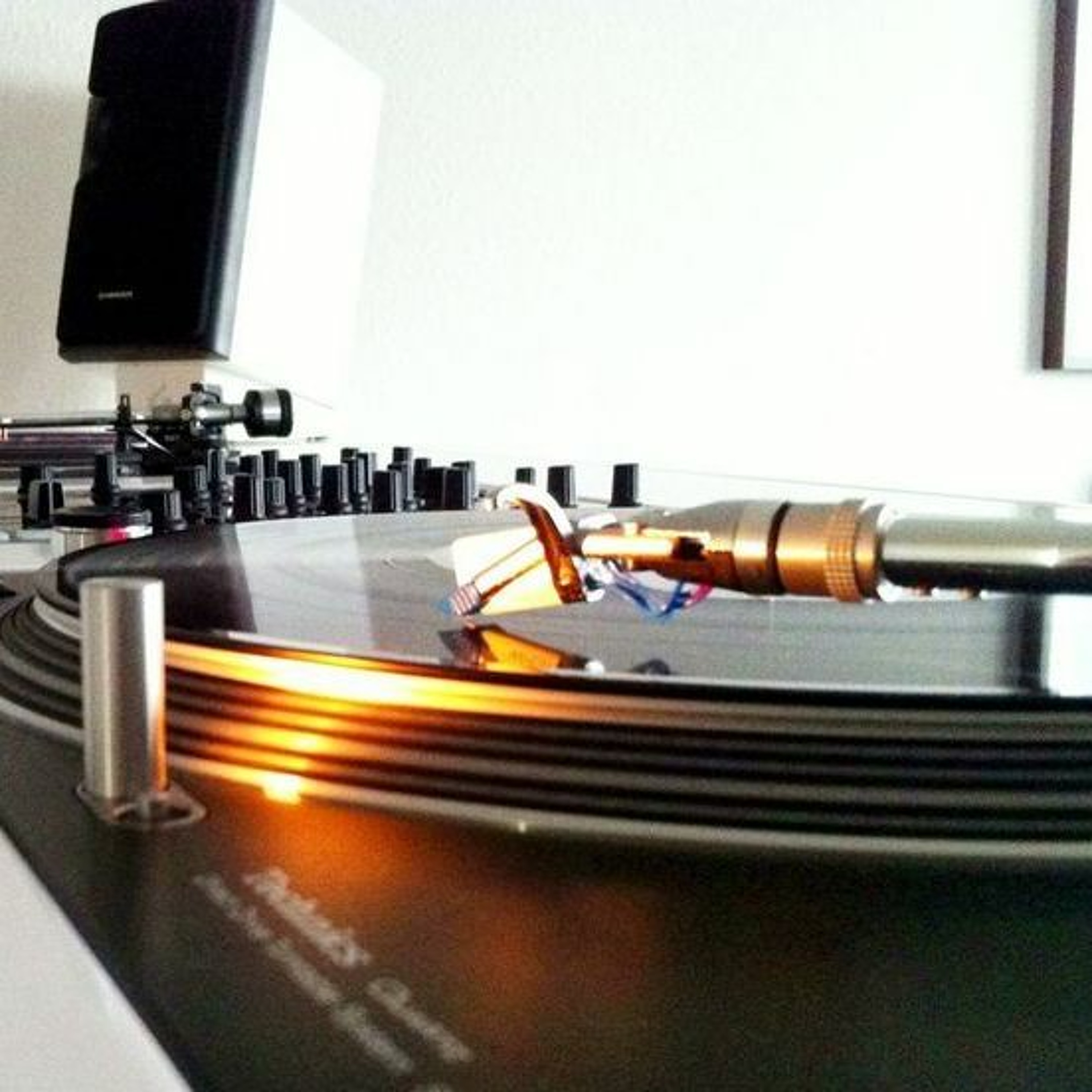 DJ Frankie Dee