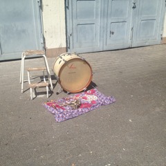 Katharina Roth : Hit him when he cry out  for solo percussion(2013)