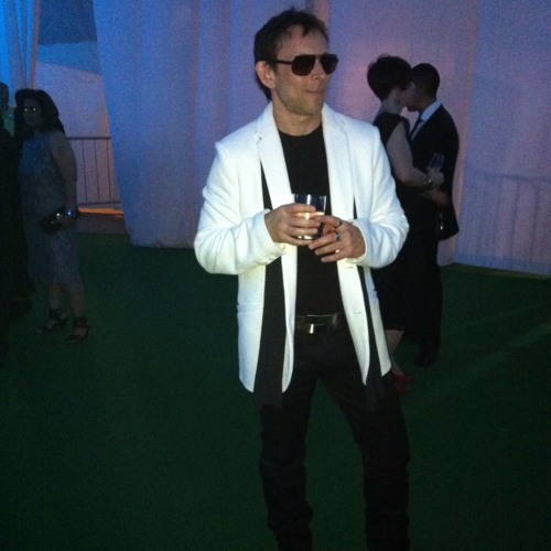 A TELLING WIND (Ambient, moody, atmospheric)