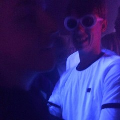 Når man er stiv i Næstved, og Dorph står på den anden side af et hegn og ryger joints