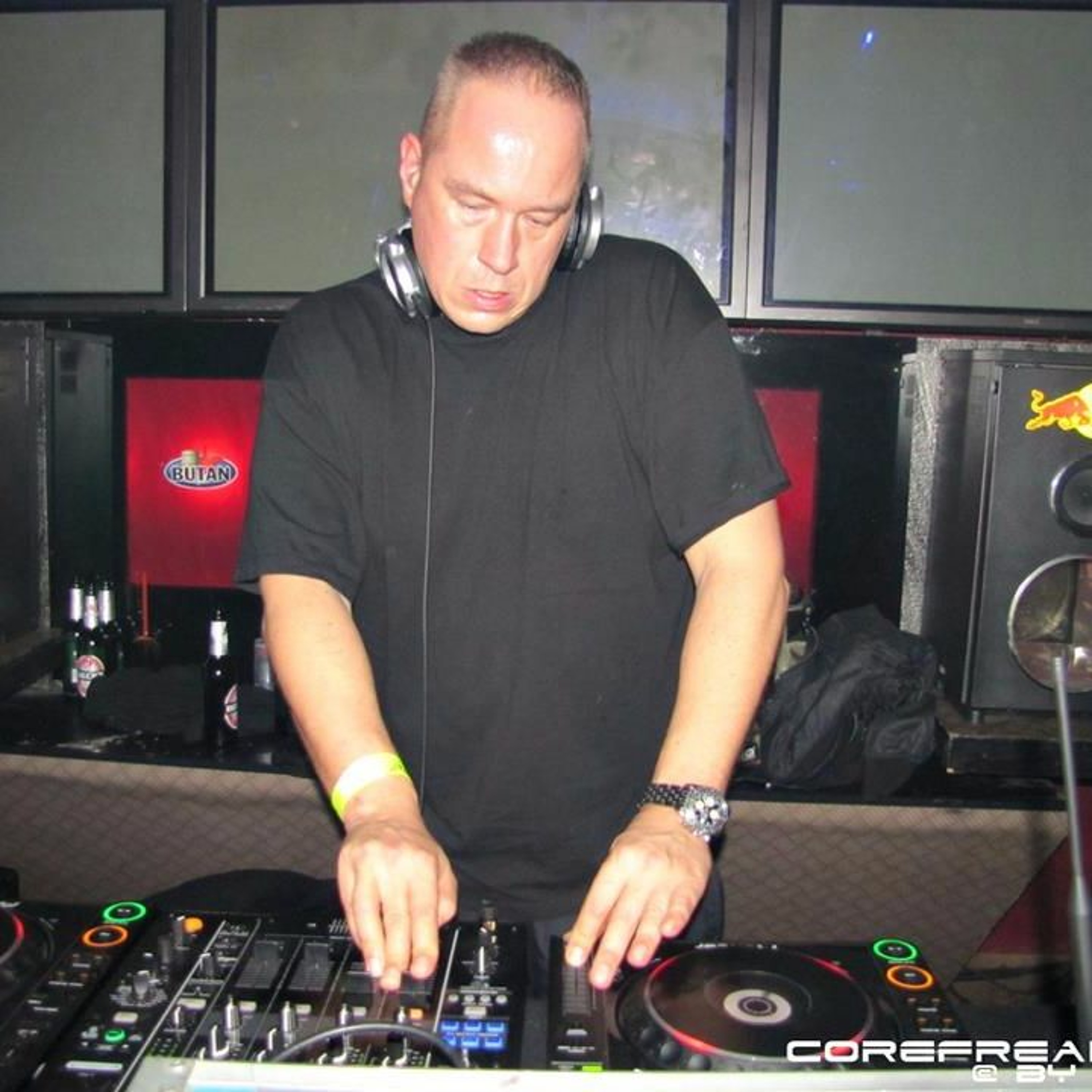 Neophyte_-_live_at_idt_(thunderdome)-radio_12-06-2001-mim episode artwork