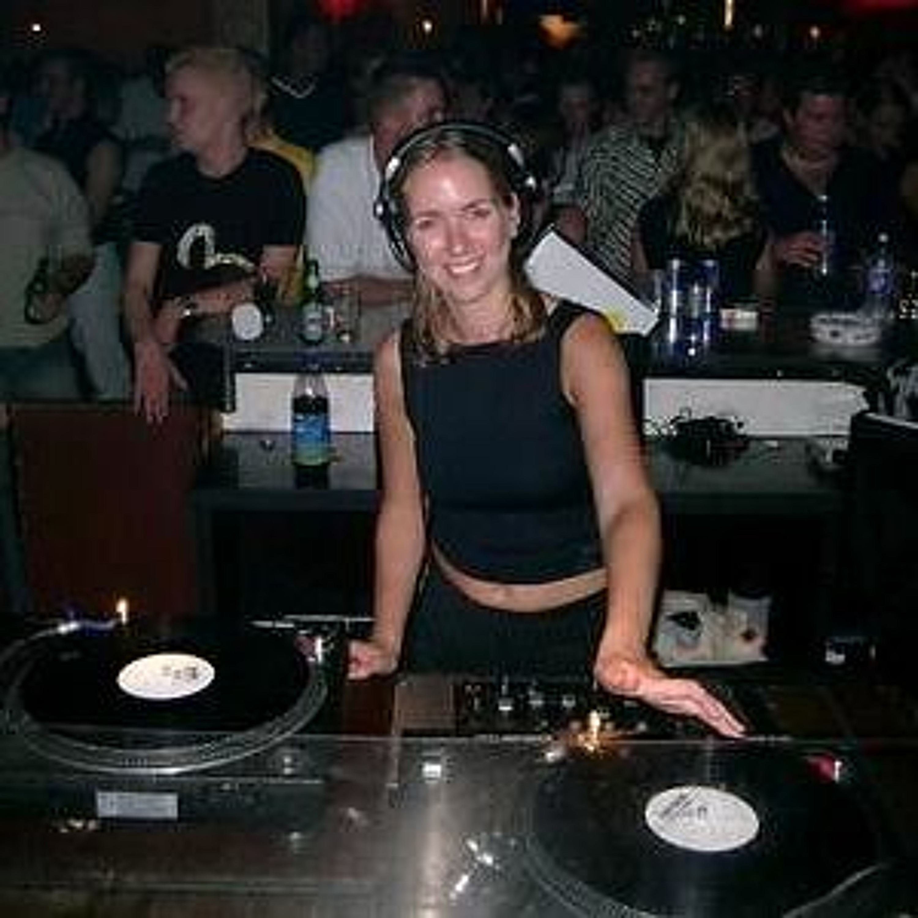 Lady_dana_-_live_at_idt_radio_(thunderdome)-radio_12-20-2001-mim episode artwork