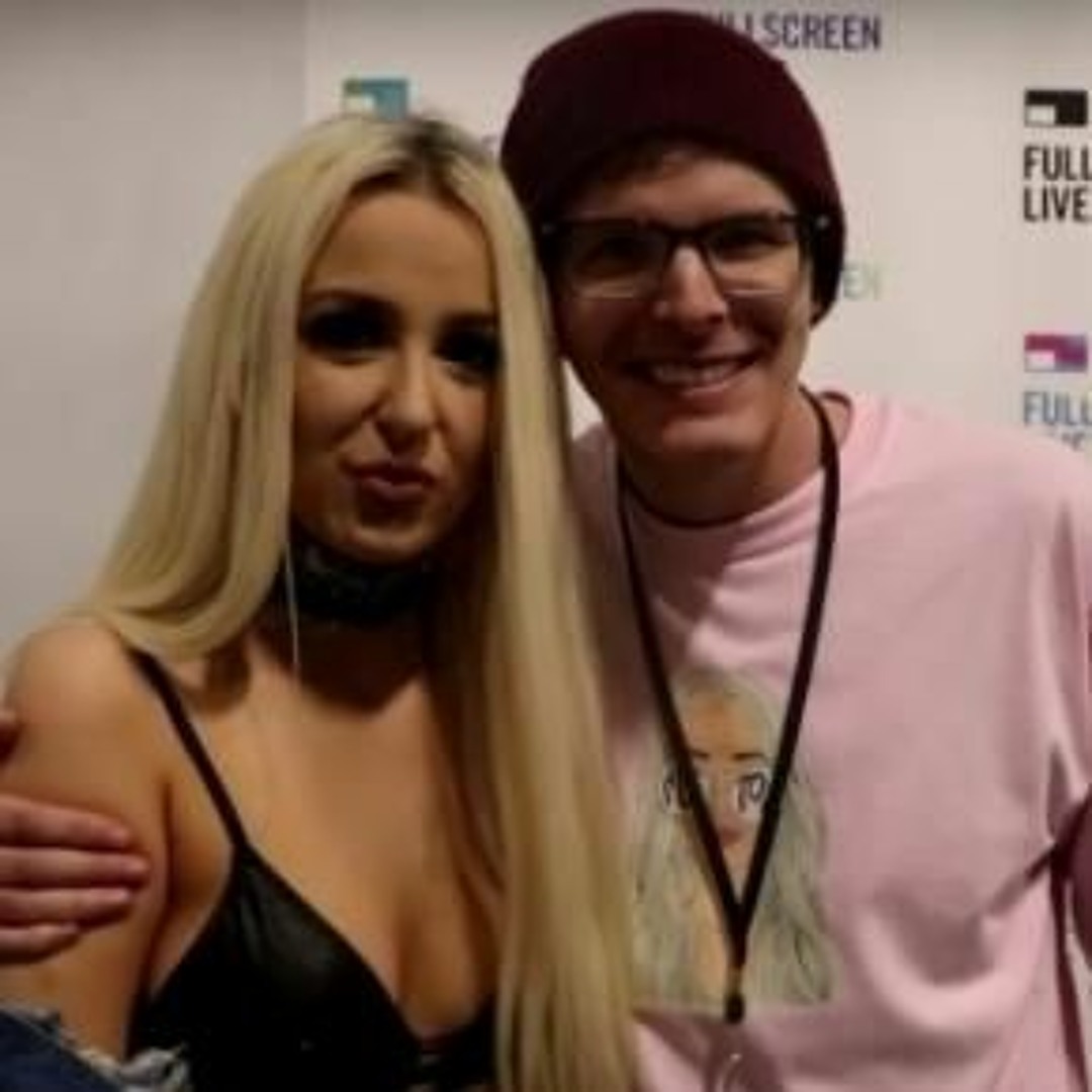 Tana Mongeau Fullscreen
