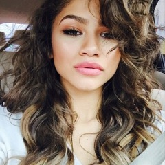 GIRLS LOVE ZENDAYA