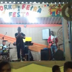 Canta ão vivo  Meu Pai É Foda