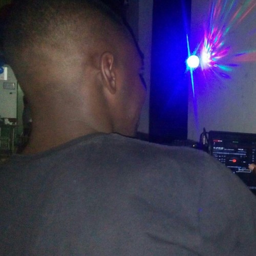 MTG - FOI NO BAILE QUE EU ME APAIXONEI VAI LIBERA O CUZINHO EA XERECA .mp3