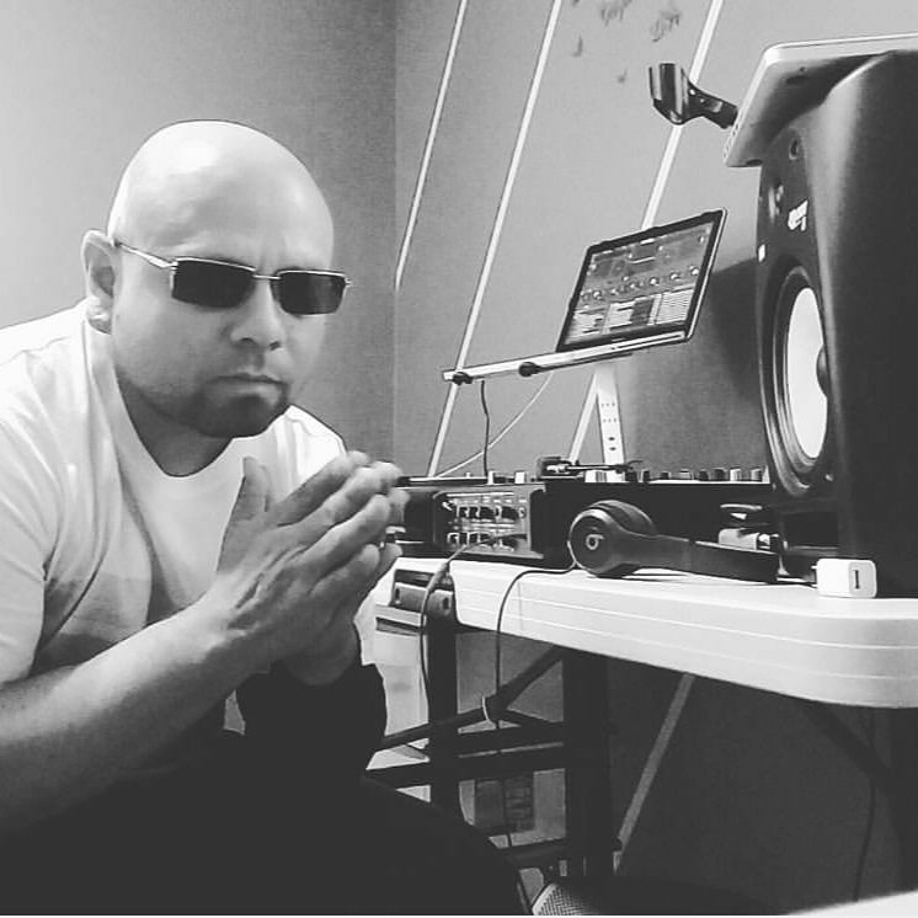 Instagram @DJOzzieOlivera