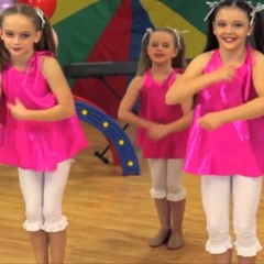 Roll Your Hands - Debbie Doo & Friends