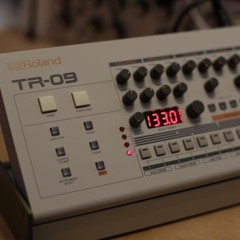 Roland TR-09 demo - typical 909 Pattern