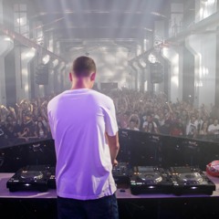 Matt Bukovski - Surrounded 065