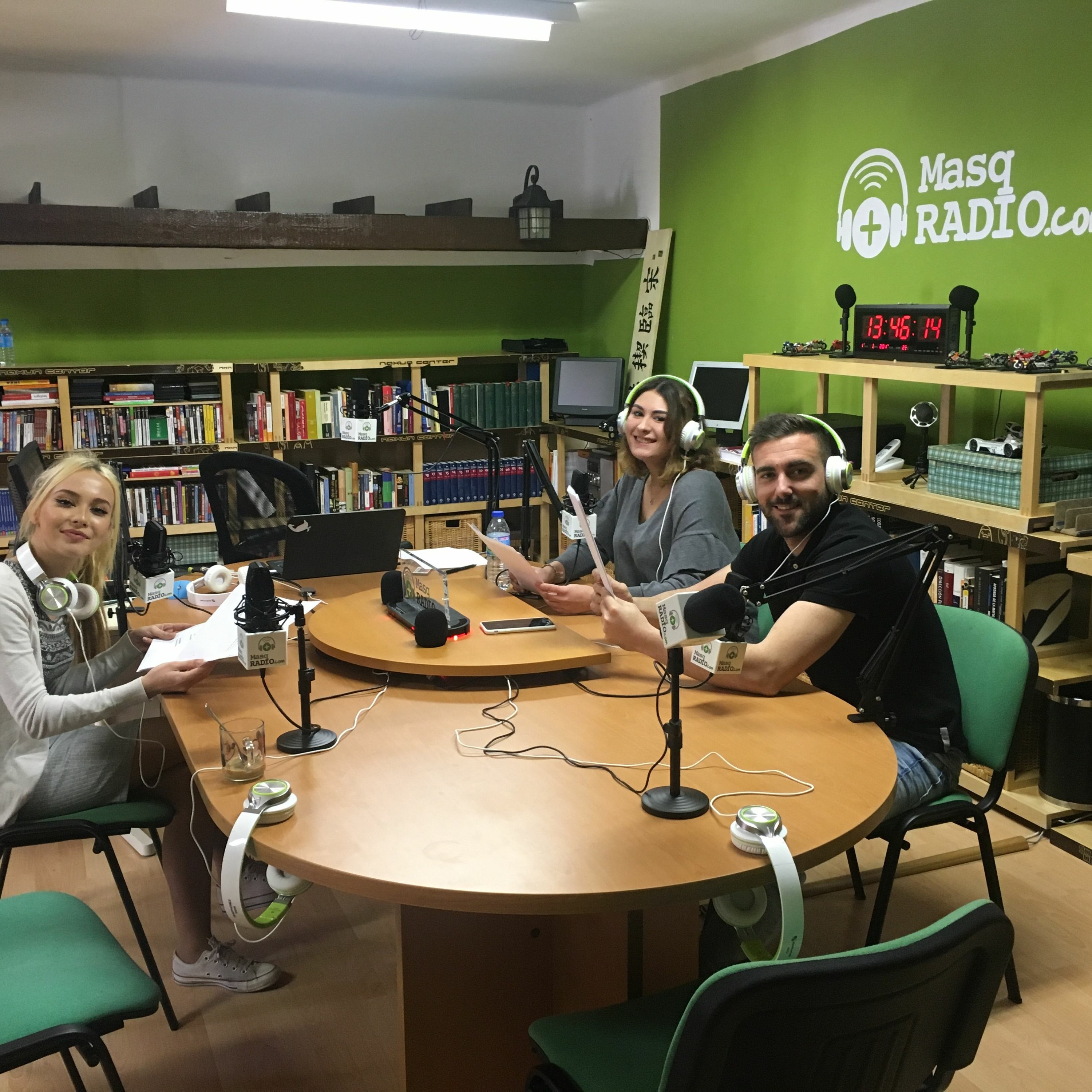 LOS BECARIOS DE MAS QUE UNA RADIO.