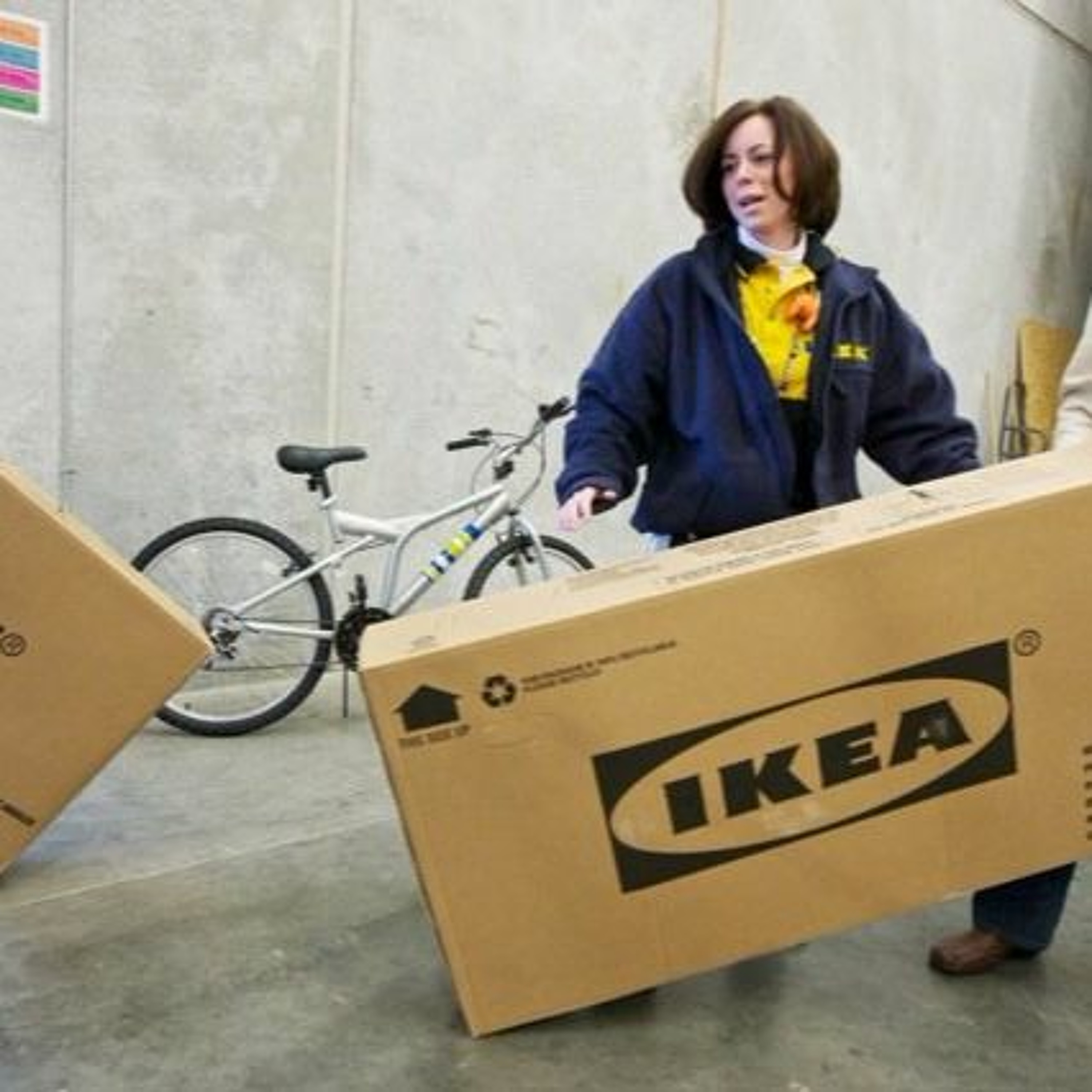 Quirky News:World's Best Bus Stop; Ikea bikes; Uber Tradies; Car colour trolling thumbnail