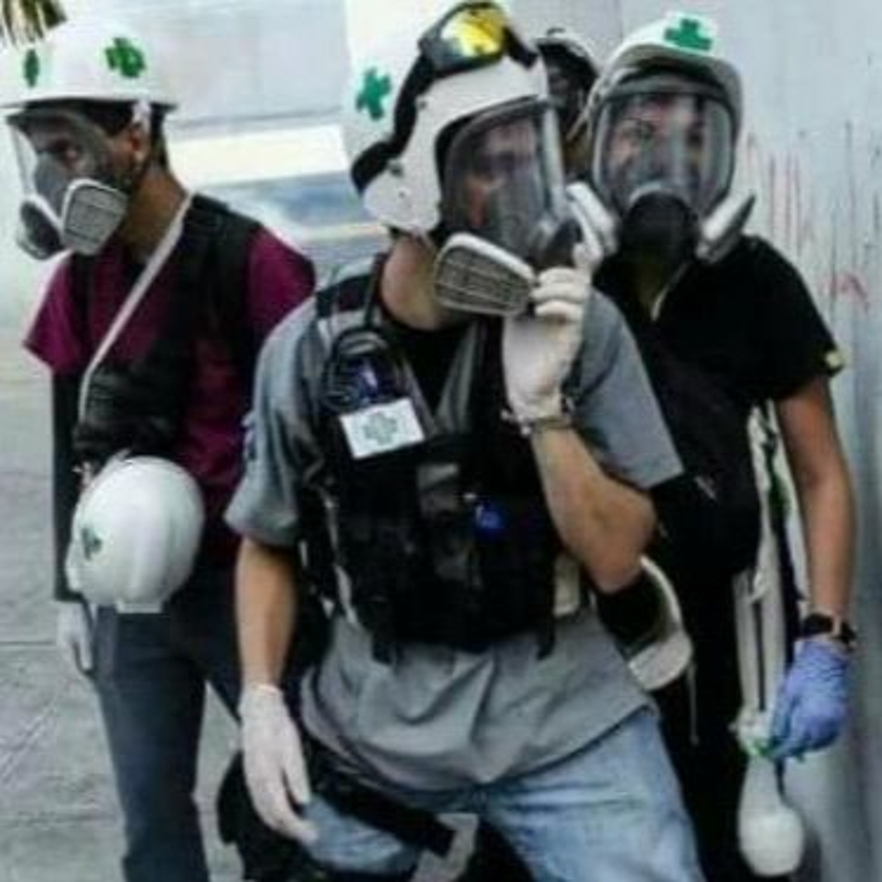 Estudiantes de medicina auxilian a heridos en manifestaciones opositoras episode artwork