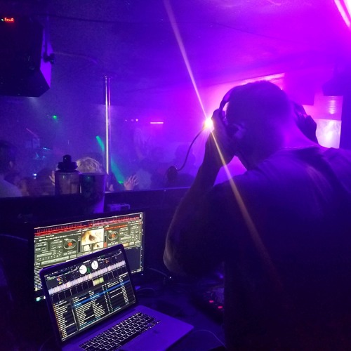 Jessel With DasBeachhouse & Gates B2B @ Moondogs 4/1/2017