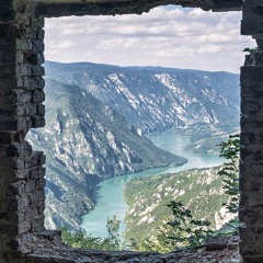 Despre Noi (2015)