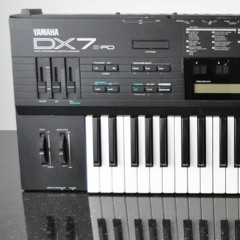Yamaha DX7 MKII Hardware Synthesizer Demo