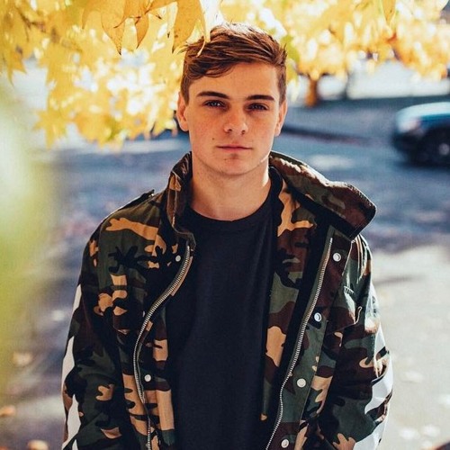 Martin Garrix & Florian Picasso - ID(Memories)(HQ)