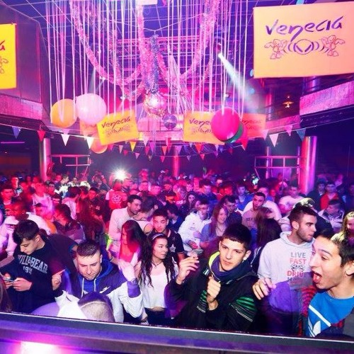 MAIKY VS NURIA JUMP @ VENECIA