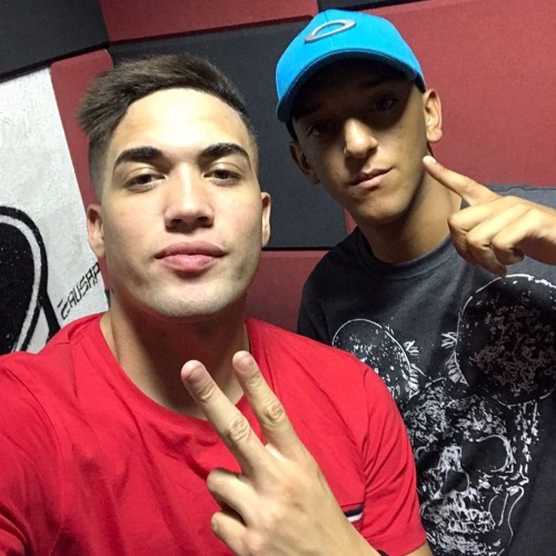 MC Brisola e MC Jhojhow - Chama Fio (DJ Tezinho) Lançamento 2017