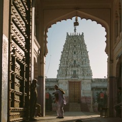 Jaipur - Temple "Hara Krishna" tape on a loop