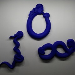 Morning in a contemporary art gallery (lo-fi)