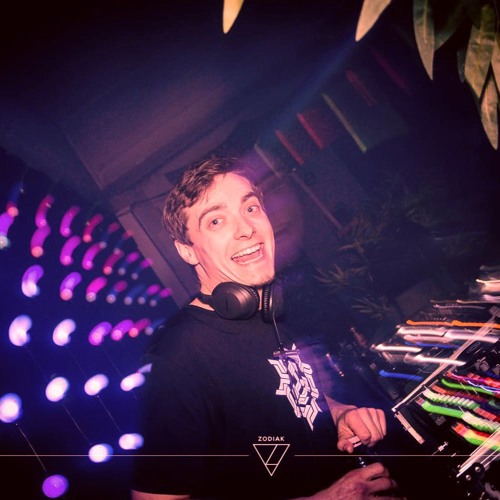 Geometek @ Sunny Sunday - Psy-Tech /// FREE DOWNLOAD