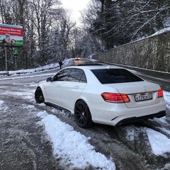 916