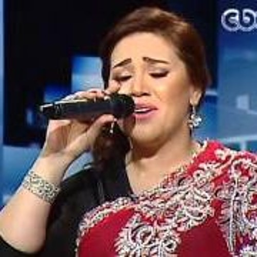 مى فاروق تغنى لوردة بحبك والله بحبك
