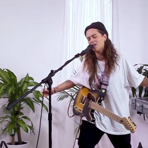 Tash Sultana Shreds A Live Version Of Jungle - Pigeons & Planes