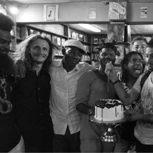 Everything for everyone, Nothing for us