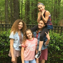 Haschak Sisters - Gossip Girl