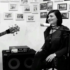 فيروز_بنت الشلبية عزف جيتار بصوت Nansy Hawa