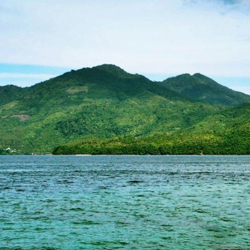 Gambar Asyiknya Pantai Kura Kartini Laut Jepara 