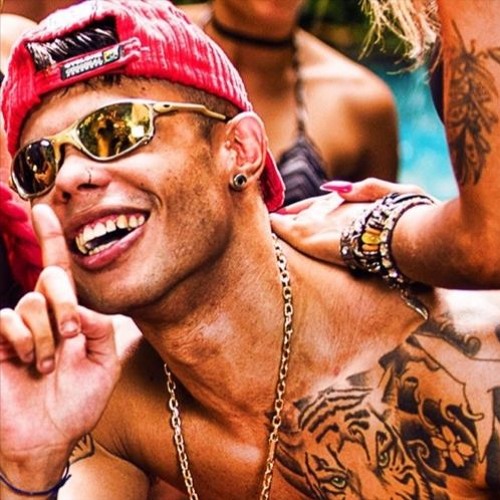 MC Lan E MC Magrinho - Desce Com A Mão No Chão (DJ Gabi Chaveta) Ft. MC Pretinho Da ZN