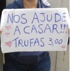 Casal vende trufas no metrô de SP para realizar casamento