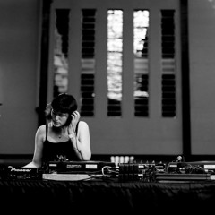 Chloe Frieda Live at Tate Lates