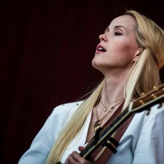 SOLOspecial: Om Tina Dickow, Tinderbox og folkeejets fald